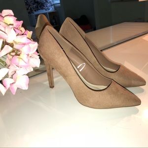 Beautiful Classic Nude Pointed Heels
